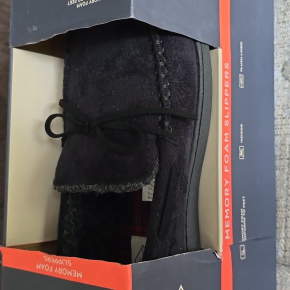 ST. JOHN'S BAY MENS BLACK MEMORY FOAM SLIPPERS SIZE LARGE 11-12 - Picture 2 of 10